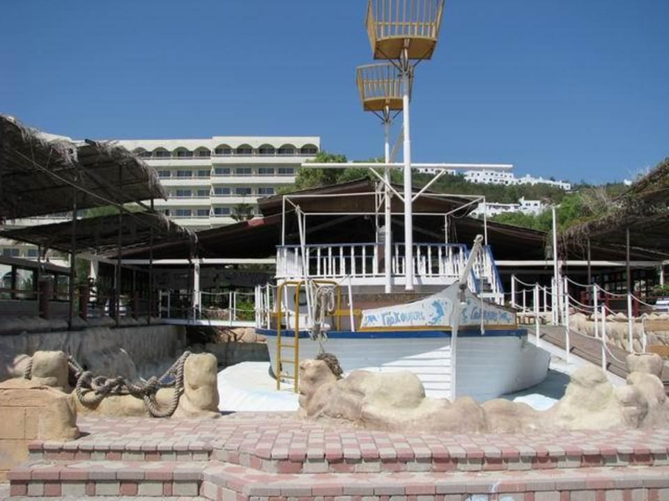Außenbereich an der Strandbar Olympos Beach Hotel
