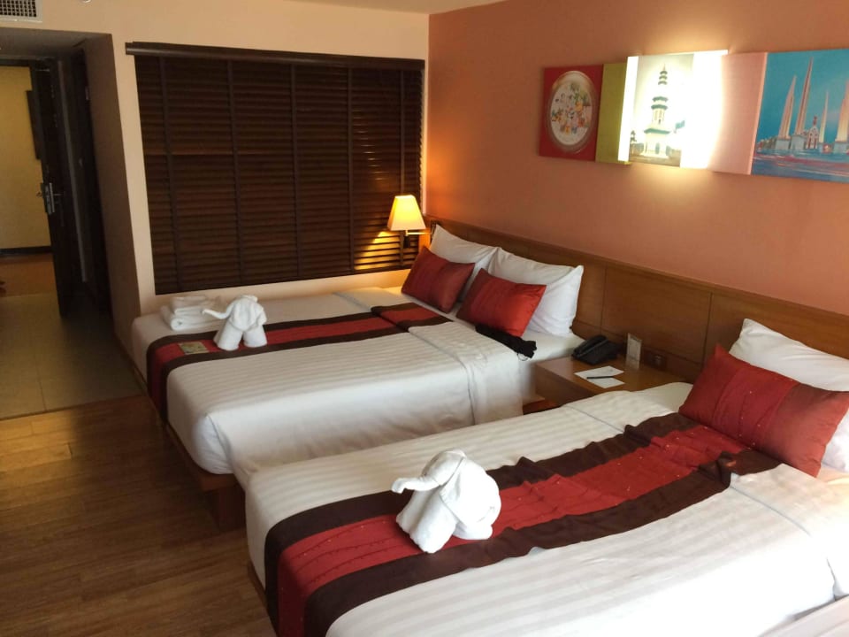 Grand Deluxe Room (je 1 Doppelbett und Einzelbett) Nouvo City Hotel