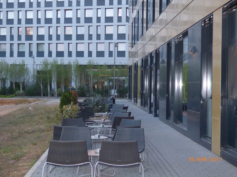 Außenansicht MEININGER Hotel Frankfurt/Main Airport