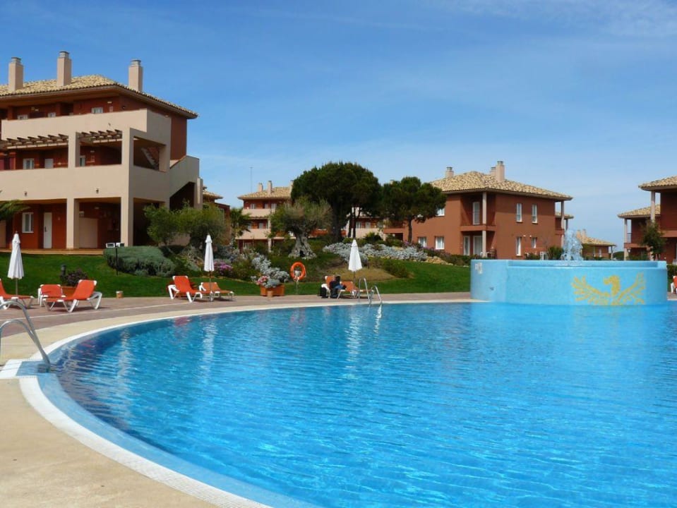 Teilansicht vom Pool. Ilunion Sancti Petri