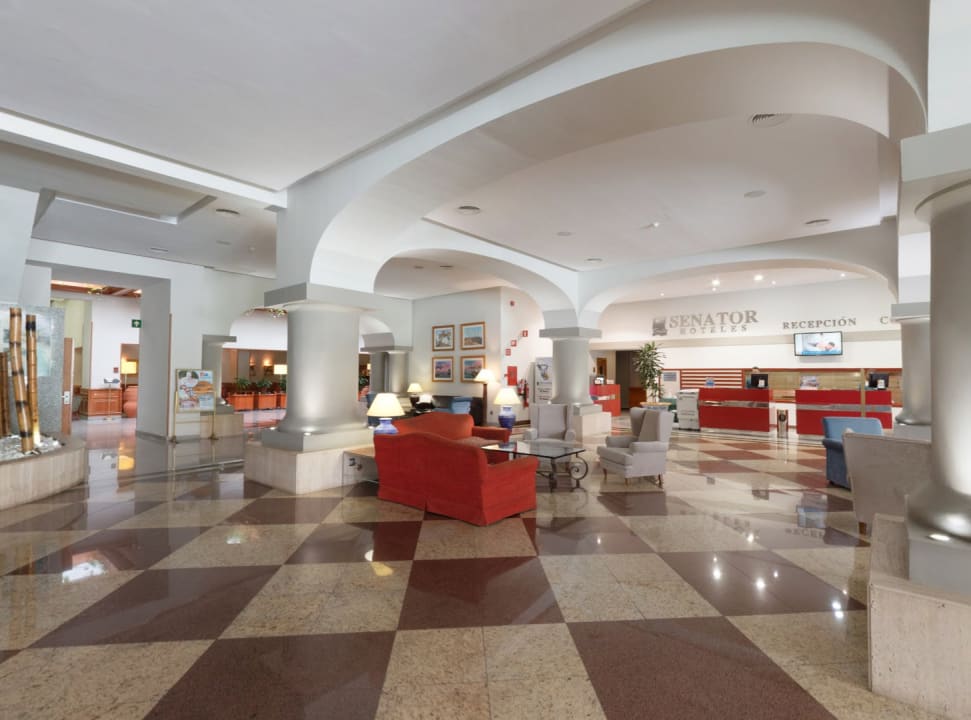 Lobby Ilunion Les Corts Spa