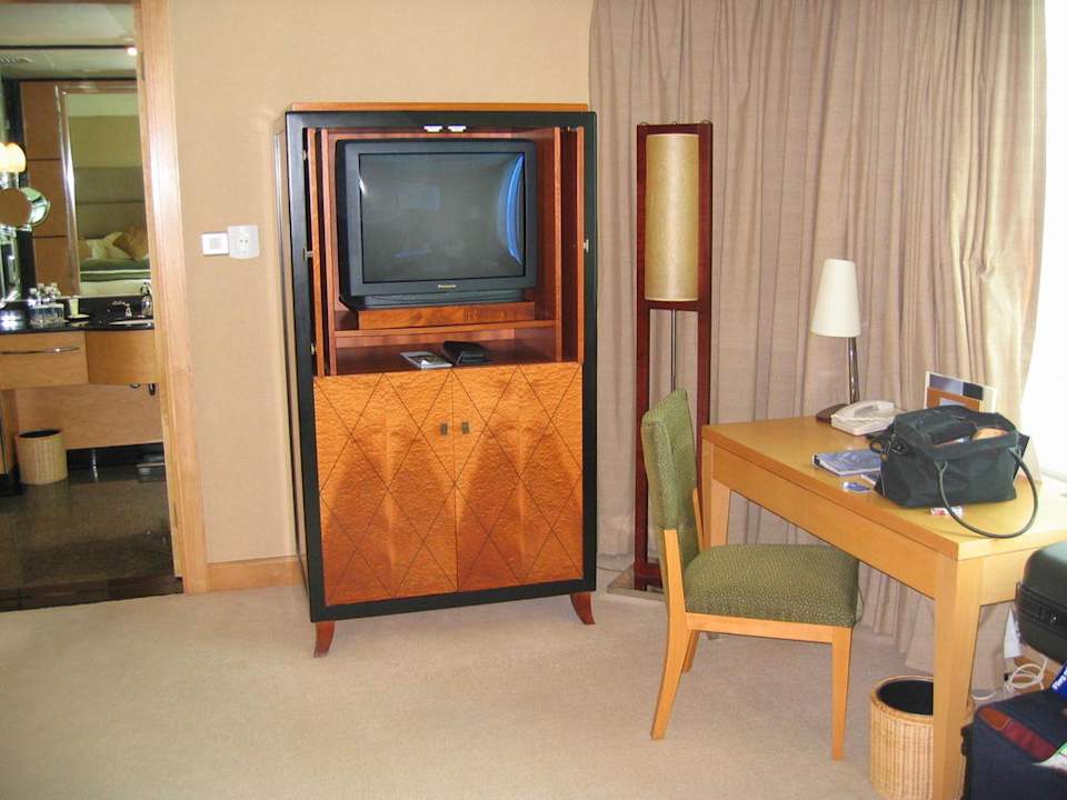 Fernseher & Working Desk DoubleTree by Hilton Hotel Shanghai - Pudong