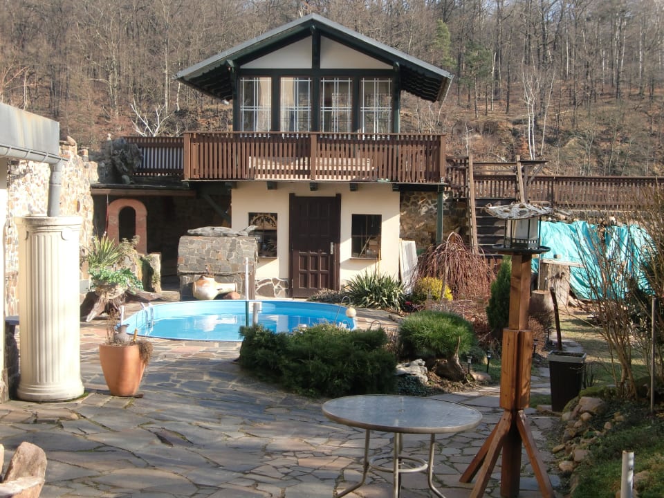 Garten und Mauerhäuschen Spa-Wellness-Lounge Feriensuite Bali-Lounge