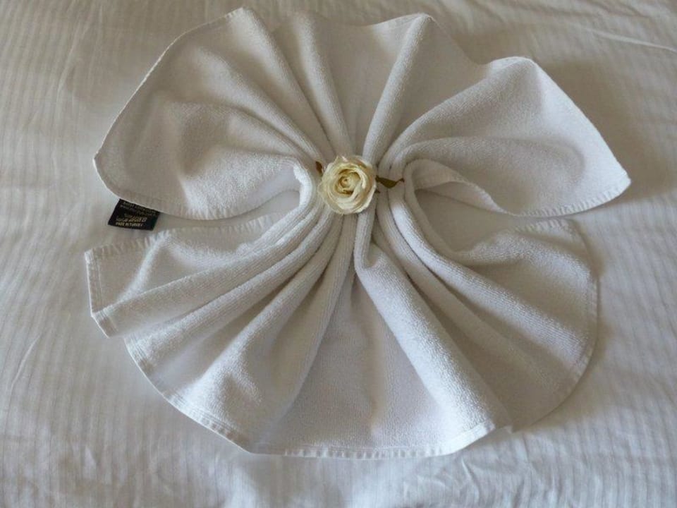 Deko auf dem Bett mit Handtüchern Sunis Kumköy Beach Resort Hotel & Spa
