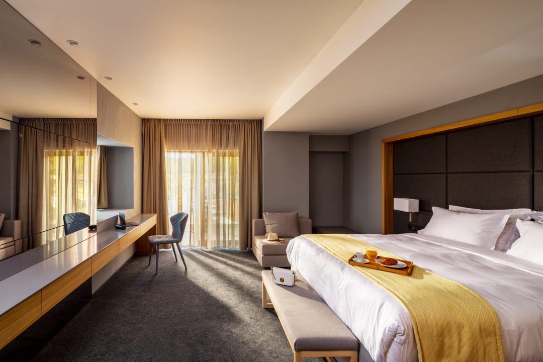 Zimmer Mount Athos Resort