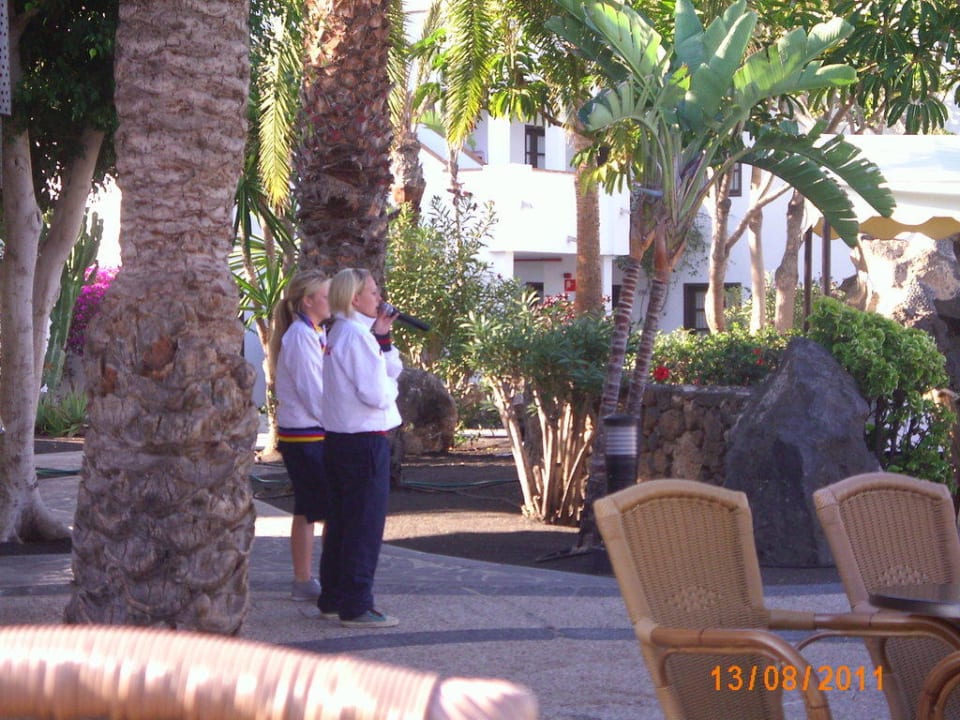 Animateure bei ihrer Ansage allsun App.-Hotel Albatros