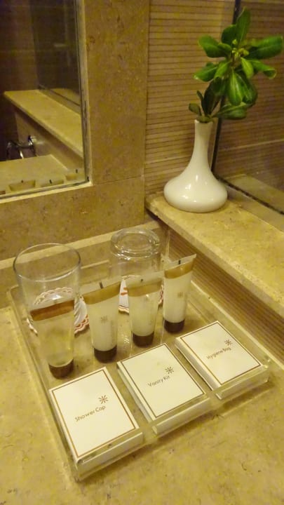 Auswahl an Shampoo,Spülung,Duschgel,Bodylotion usw Jaz Dar EL Madina