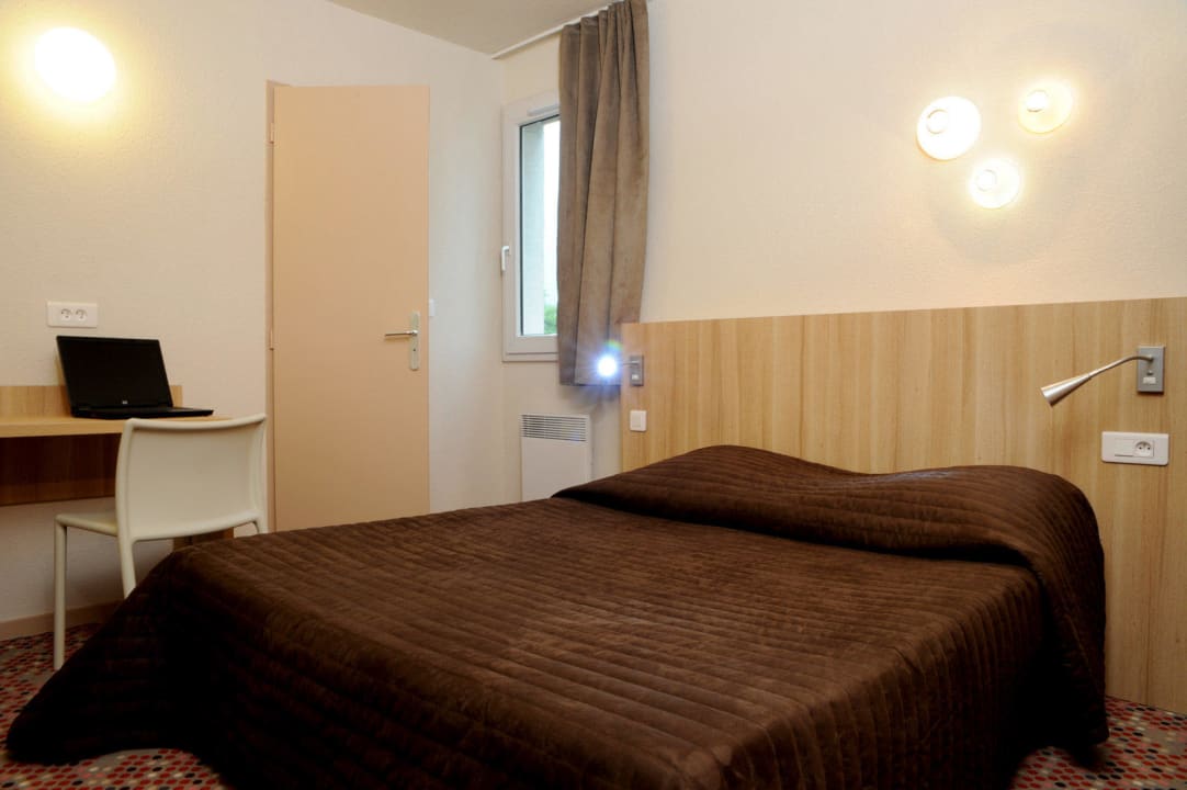 Chambre lit double Hotel Balladins Albertville