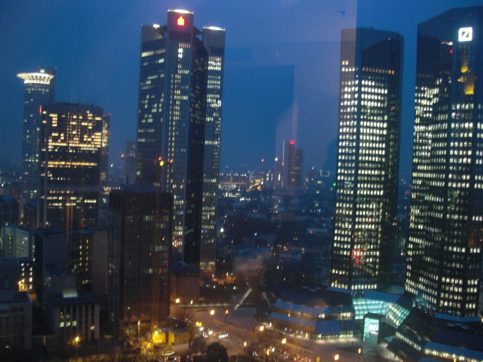 Ausblick vom Zimmer auf die Skyline INNSIDE by Meliá Frankfurt Eurotheum