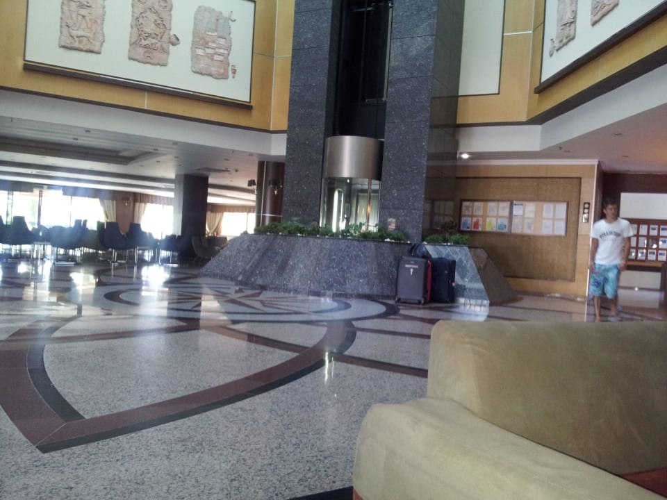 Lobby Hane Family Resort
