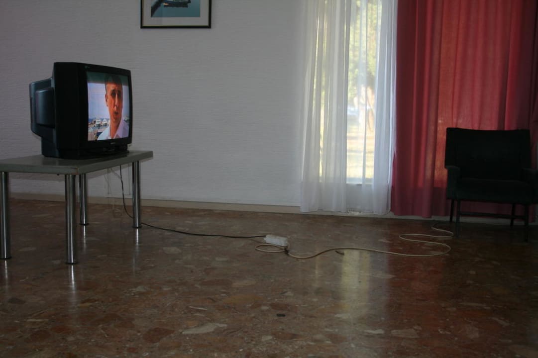 Stolpergefahr nähe Rezeption Rivijera Villen & Dependance Flora & Madera