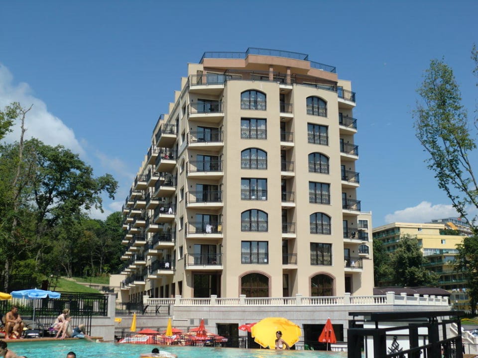 Blick vom Pool aufs Hotel SH Dolce Vita