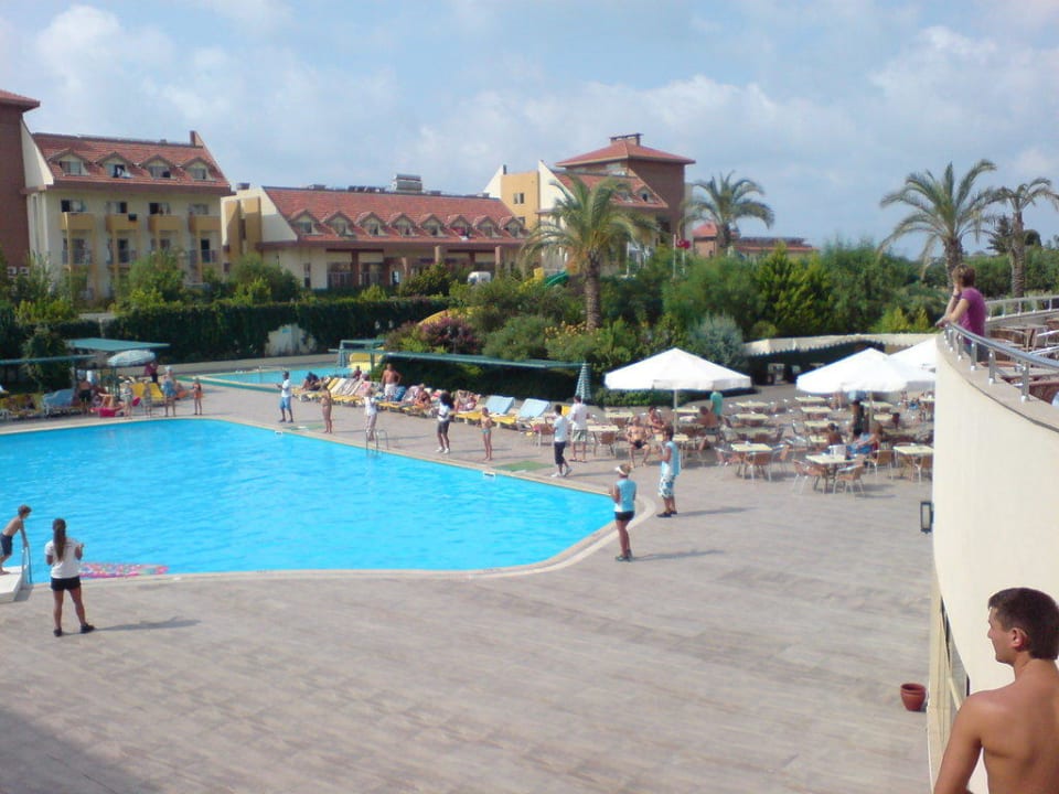 Pool Side Breeze Hotel