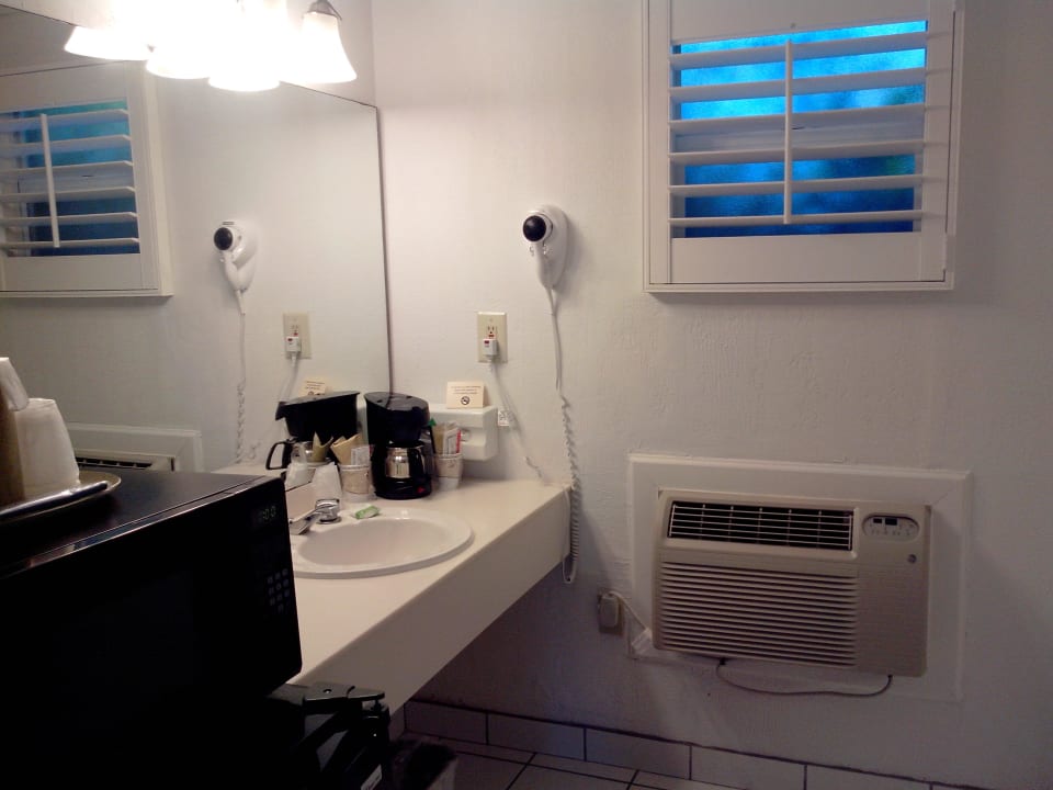 Bad Motel Blue Marlin