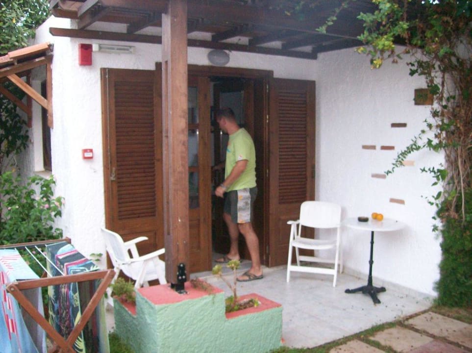 Eingang und Terrasse Gaia Garden Hotel