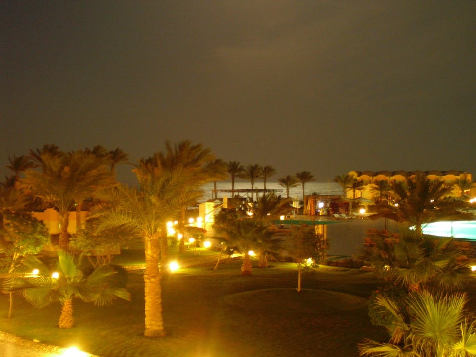 Abendlicher Mondaufgang Three Corners Sea Beach Resort