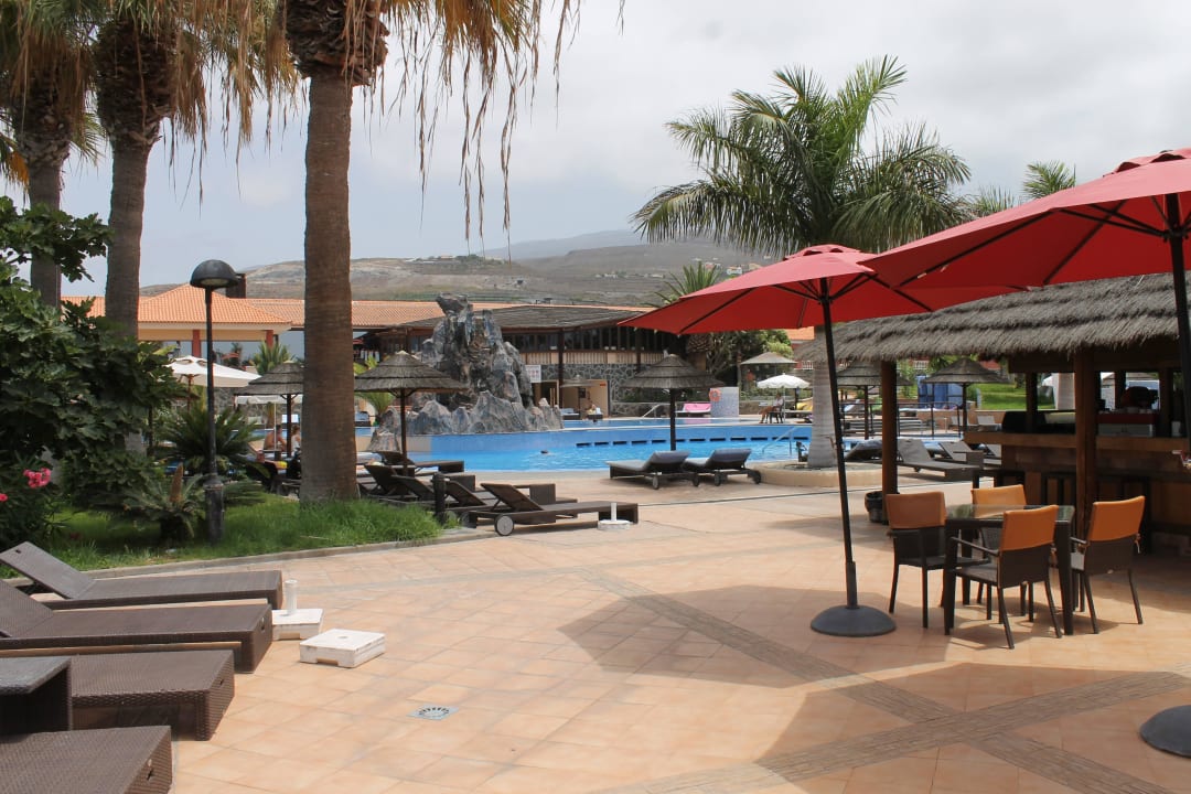Blick auf die Poolanlage Grand Hotel Callao