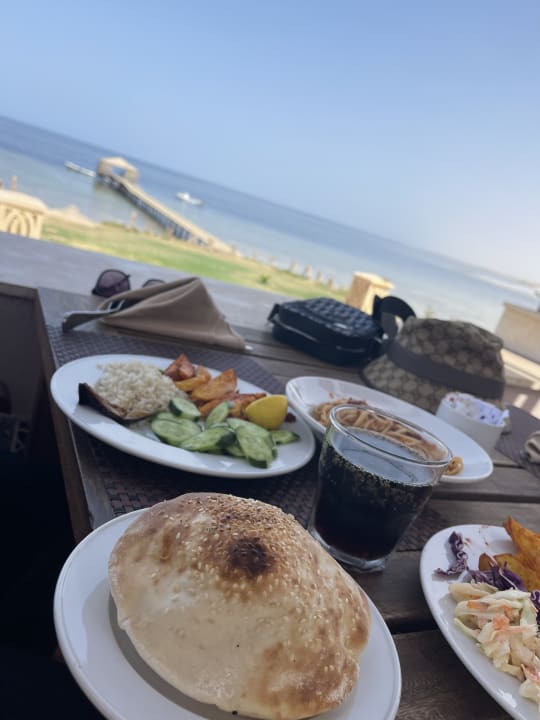 Gastro Rohanou Beach Resort