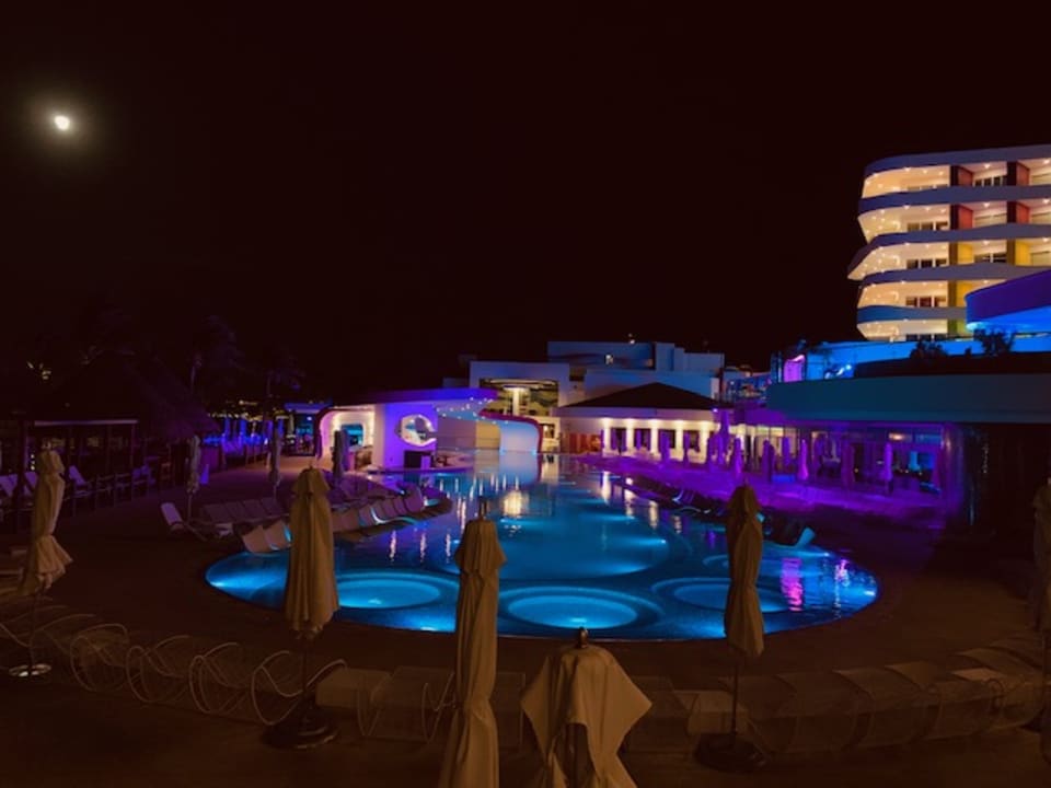 Pool Temptation Cancun Resort - Adults only