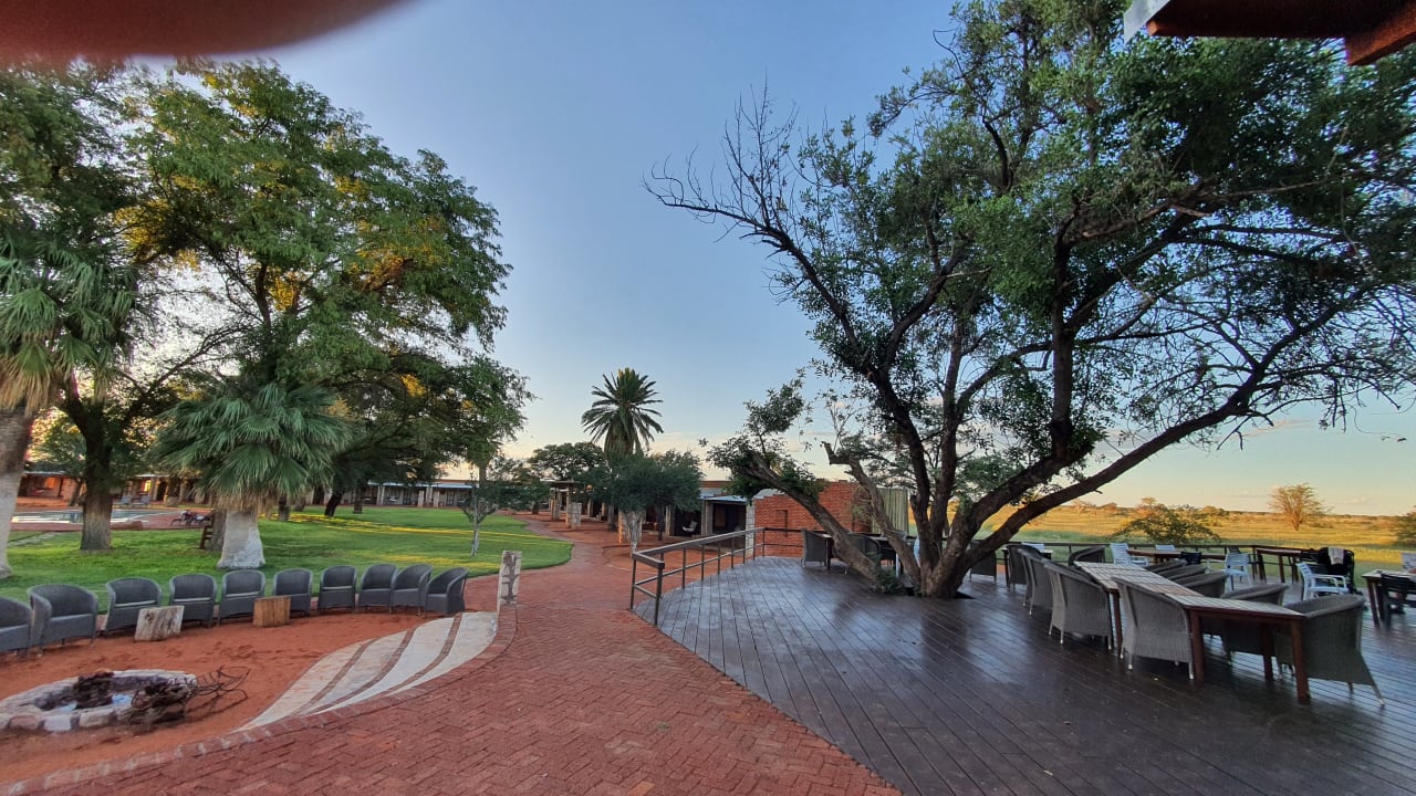 Außenansicht Kalahari Anib Lodge