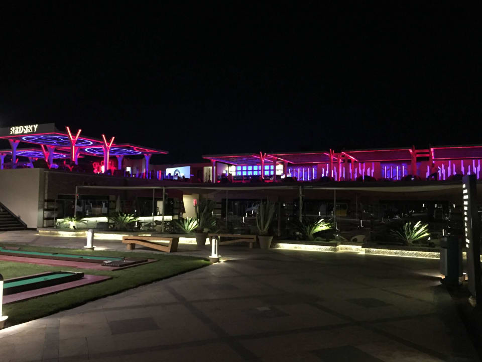 Red sky Pickalbatros White Beach Resort - Hurghada