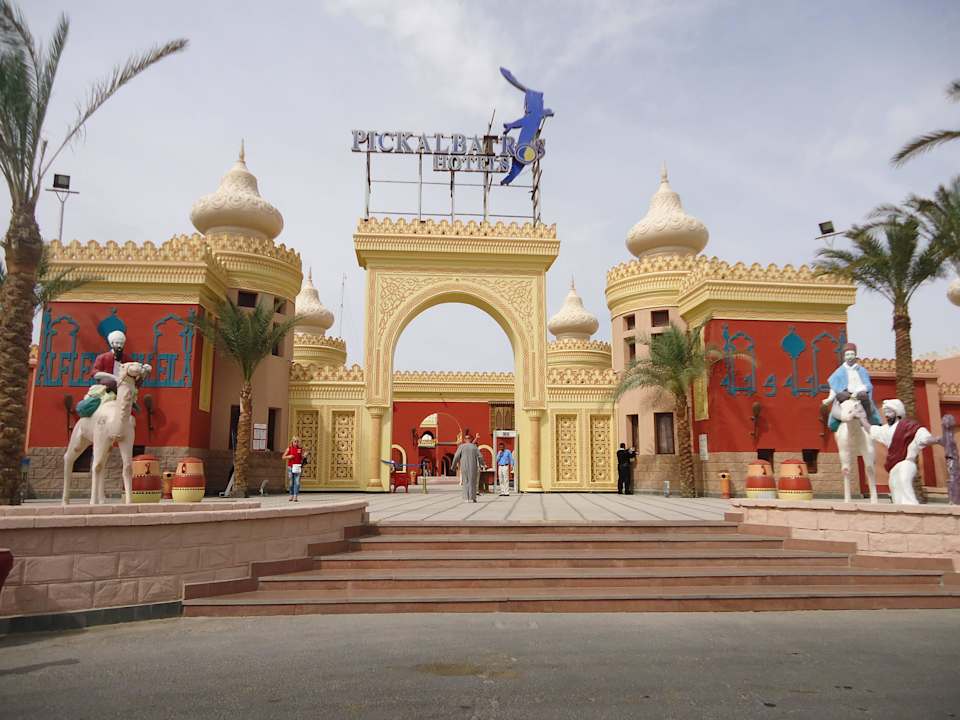 Фасад Pickalbatros Alf Leila Wa Leila Resort - Neverland Hurghada