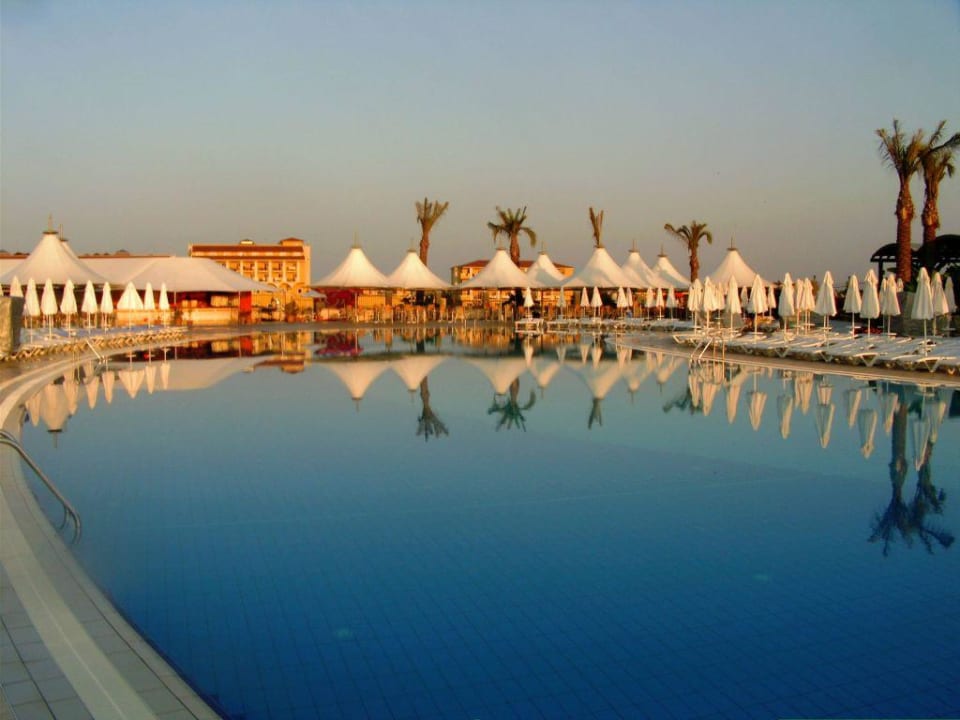 Pool am Morgen Crystal Paraiso Aqua Collection