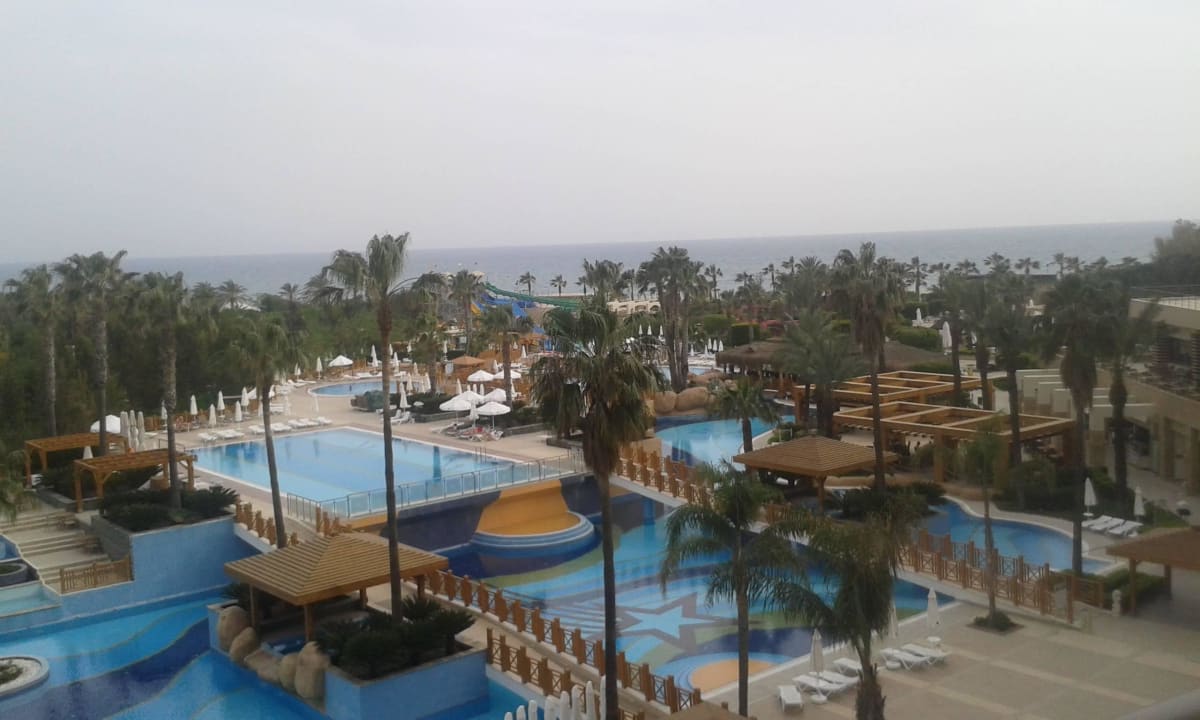 Sehr schöne Poolanlage Fame Residence Lara & Spa