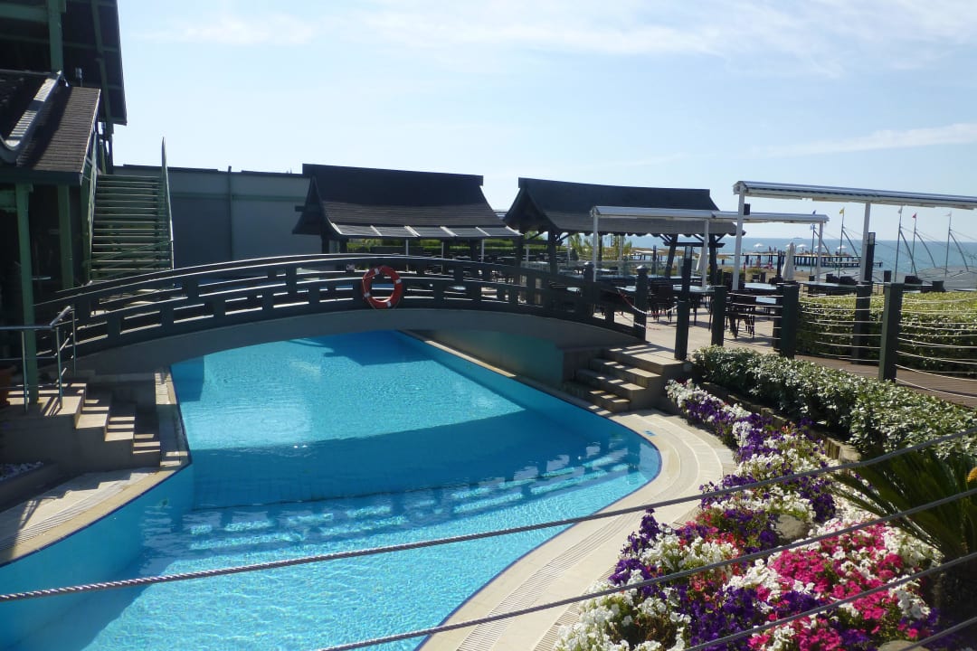 Genug Platz zum Schwimmen Limak Lara Deluxe Hotel & Resort