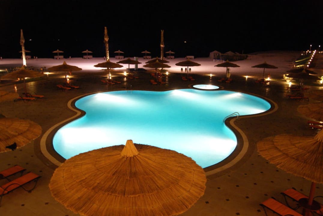 Pool bei Nacht Coral Sun Beach