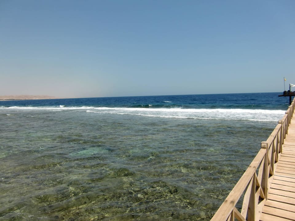 Blick über die Lagune bis zum Aussenriff Radisson Blu Resort, El Quseir