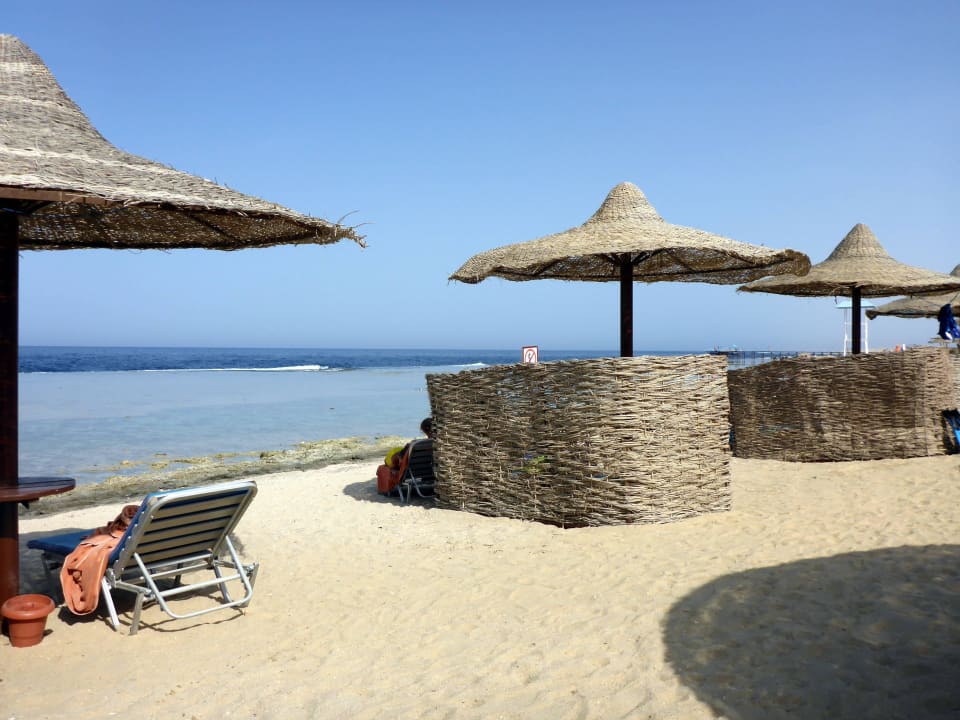 Ruhiger Sandstrand Akassia Swiss Resort
