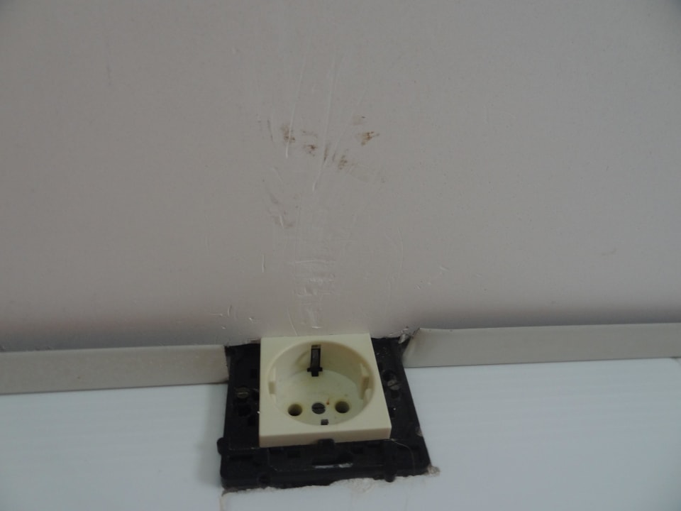 Steckdose an Zimmerdecke... äh ja... Hotel Don Felipe