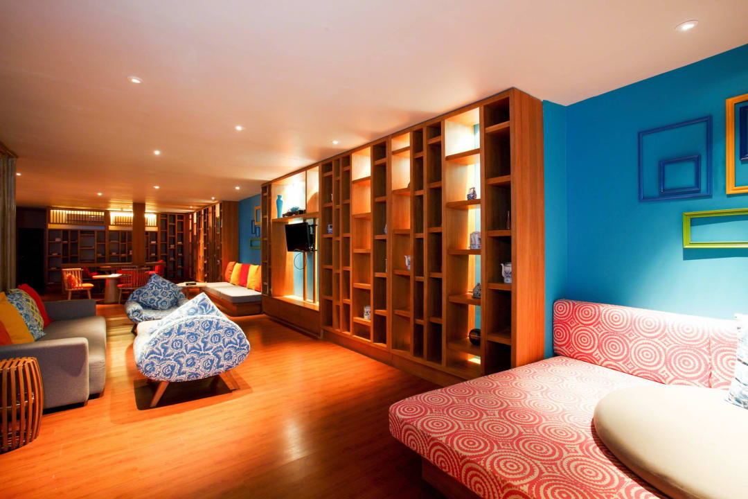 Coral Bar & Liounge Machchafushi Island Resort & Spa Maldives, The Centara Collection