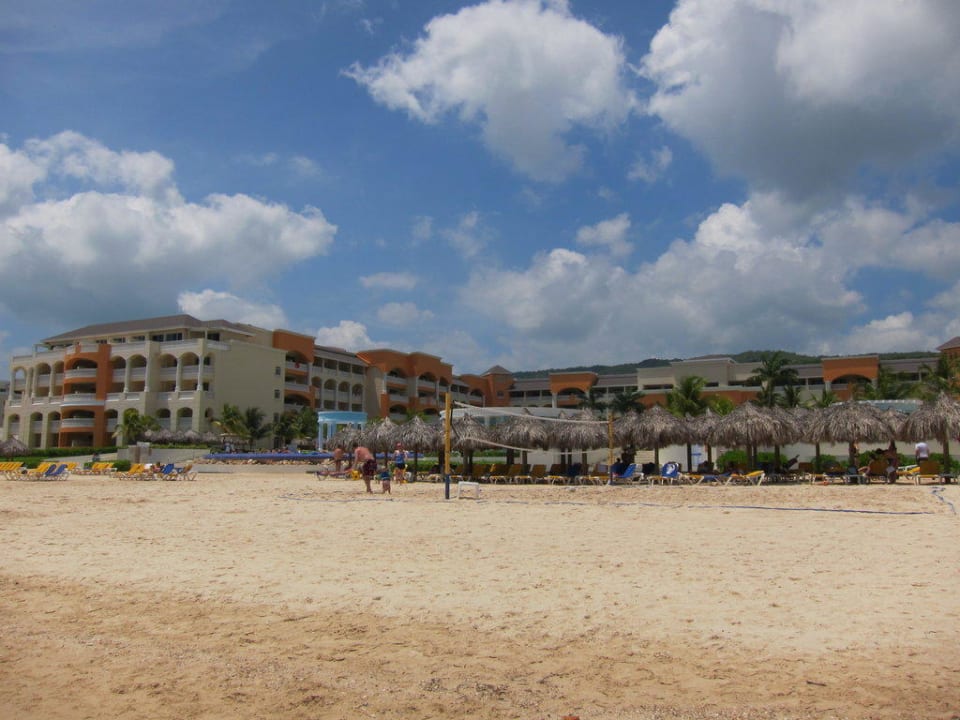 Blick vom Strand in Richtung Hotel Iberostar Selection Rose Hall Suites