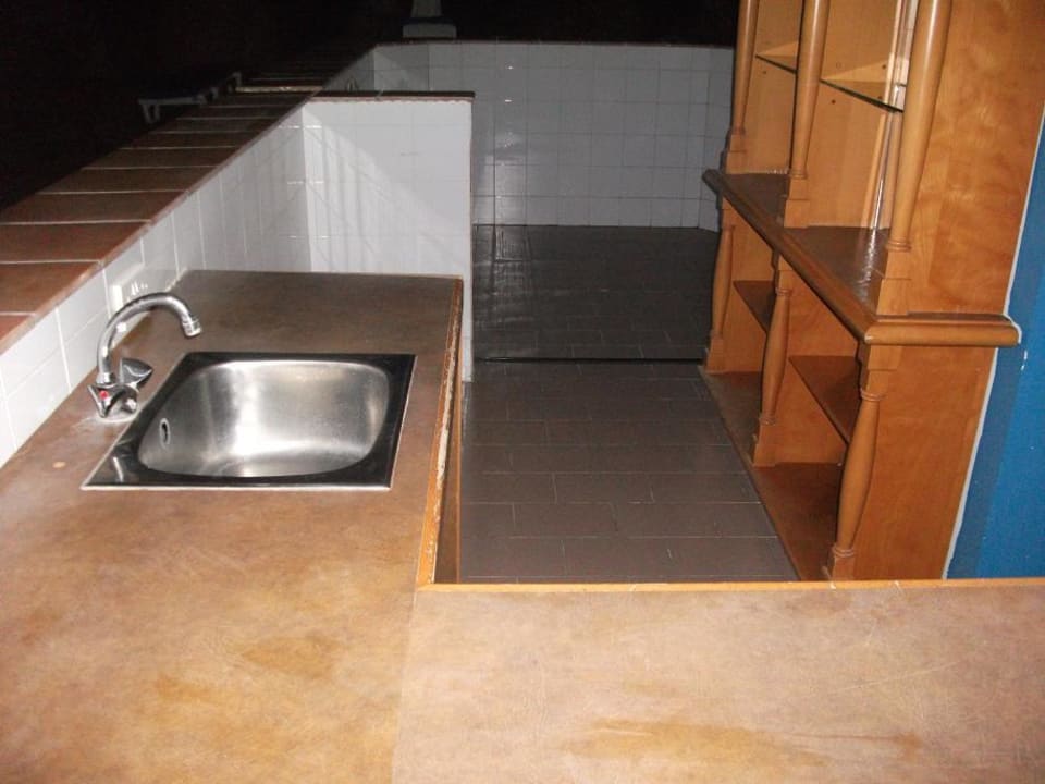 Poolbar!? Queen's Bay Hotel