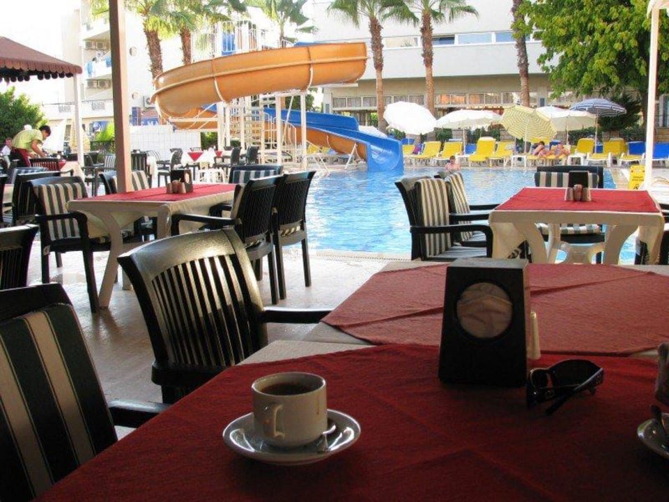 Widok z restauracji na basen Saygili Beach Hotel