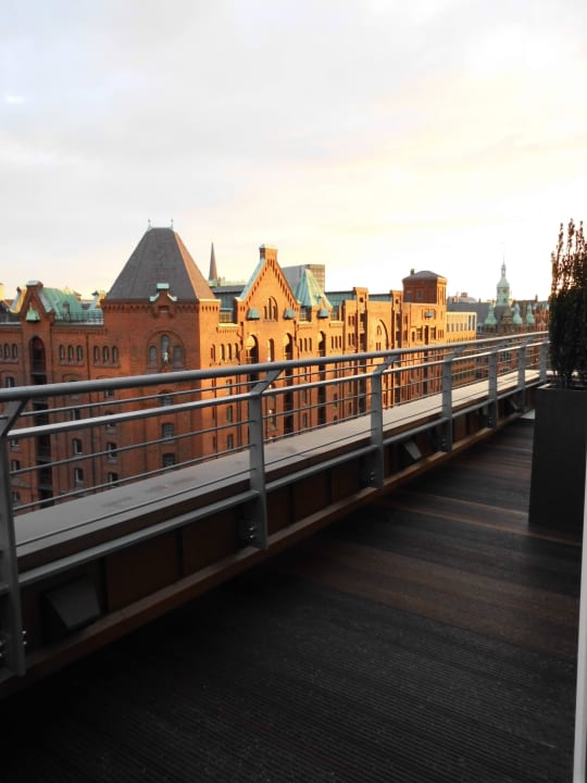 Blick vom Balkon der Junior-Suite AMERON Hamburg Hotel Speicherstadt