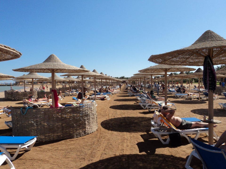 Vista di ombrelloni Stella Beach Resort & Spa Makadi Bay