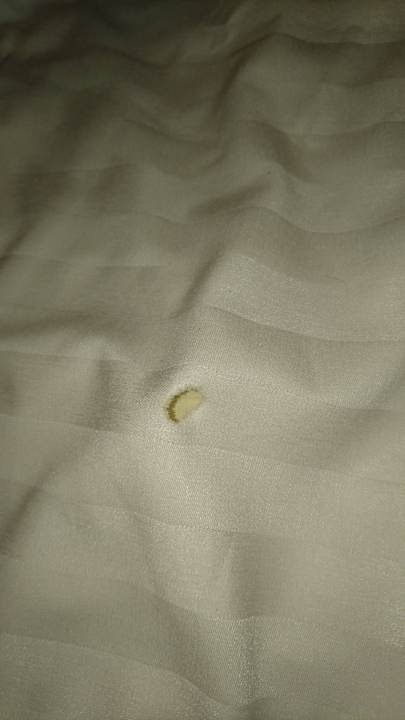 Loch im Bettbezug Hotel Wittelsbach am Kurfürstendamm