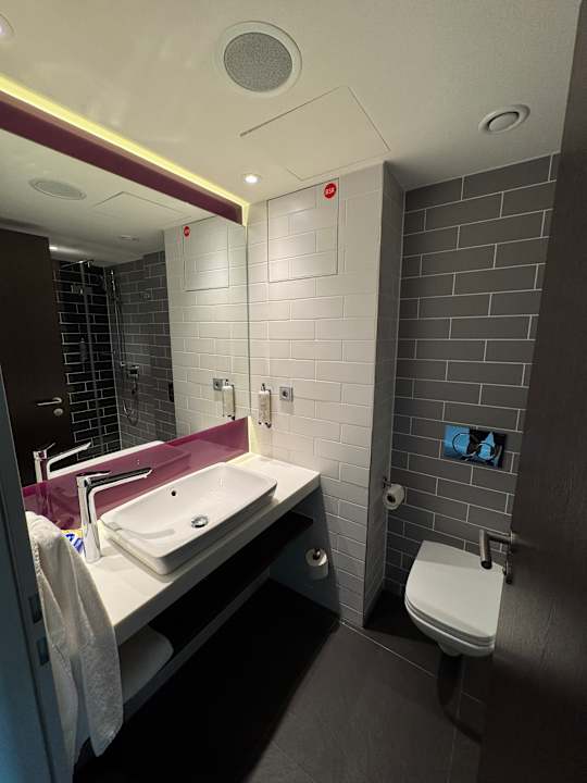 Zimmer Premier Inn Stuttgart City Centre Hotel