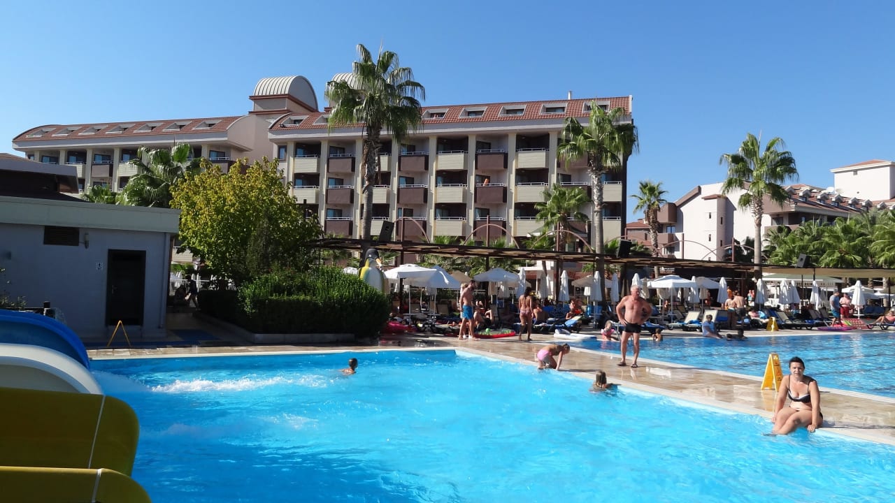 Poolblick auf 8000.Zimmer/Block Hane Family Resort