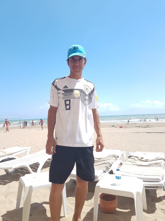 Nevzat vom Strand sehr fleißig und hilfsbereit  Side Aquamarin Resort & Spa