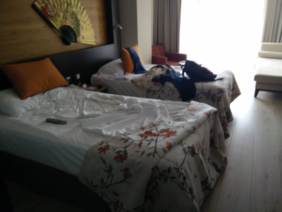 2 één persoonsbedden Limak Lara Deluxe Hotel & Resort