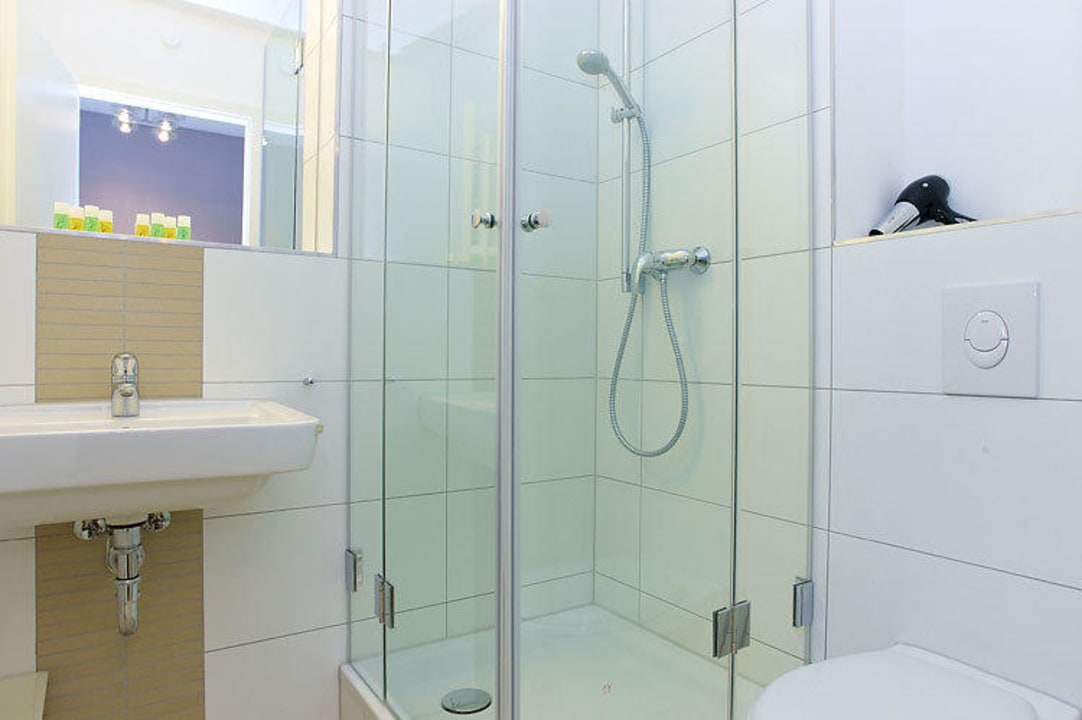 Superior Apartment Bad Apartmenthouse Berlin - Am Görlitzer Park