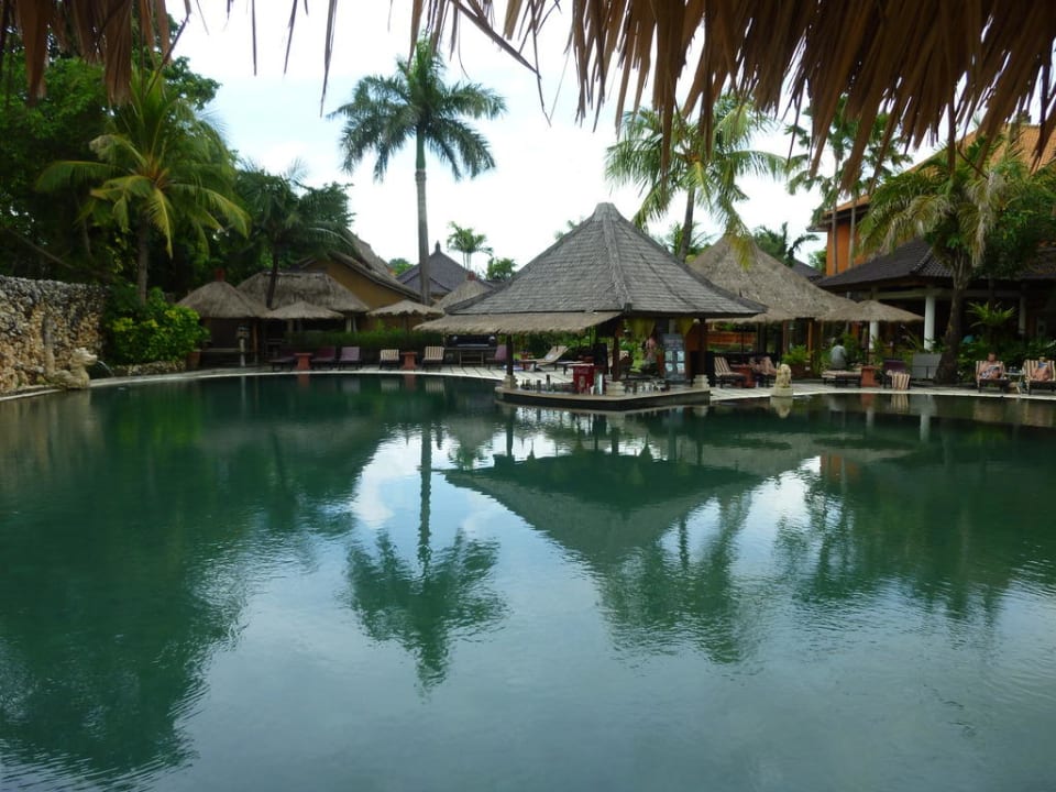 Schöner Natursteinpool Hotel Keraton Jimbaran Resort