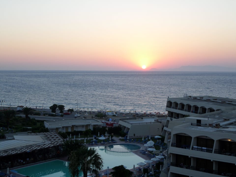 Sonnenuntergang vom Balkon Sol Cosmopolitan Rhodes