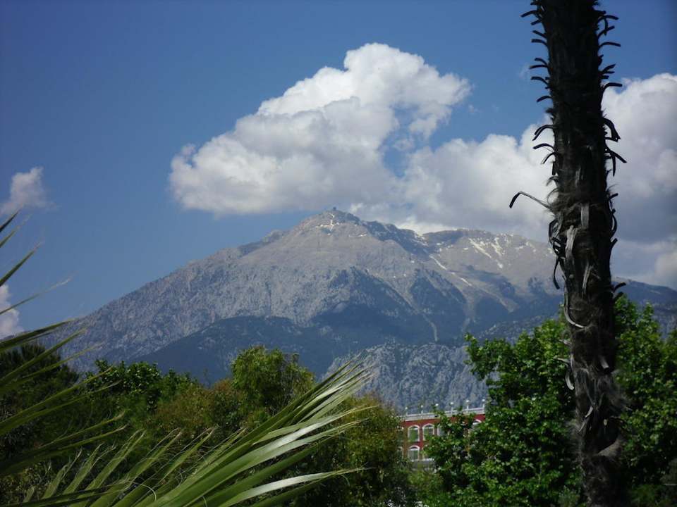 Berg  mit Schnee Le Jardin Resort