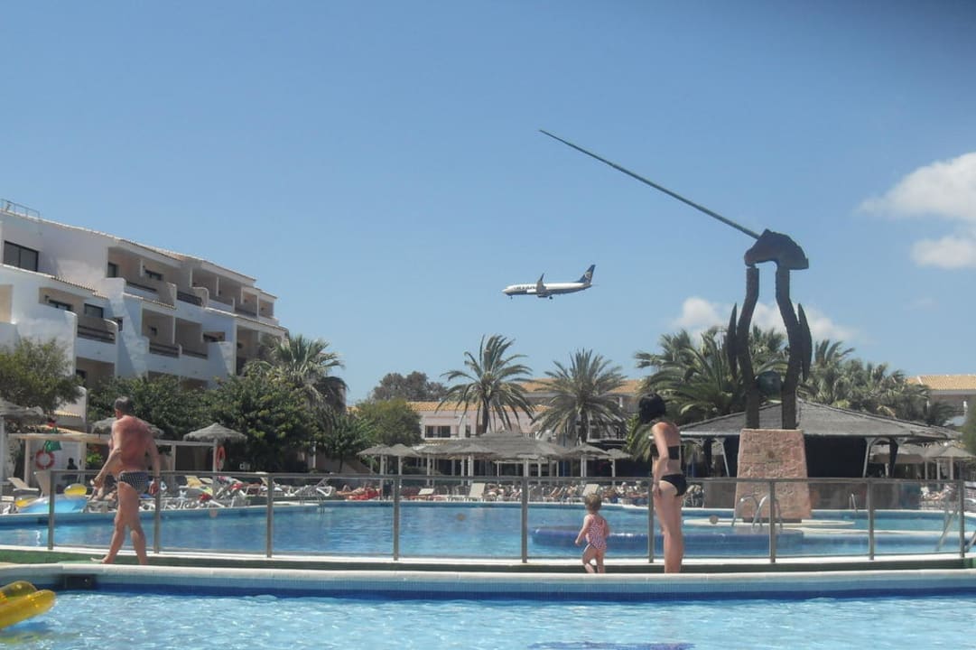 Flugzeug im Anflug FERGUS Style Bahamas