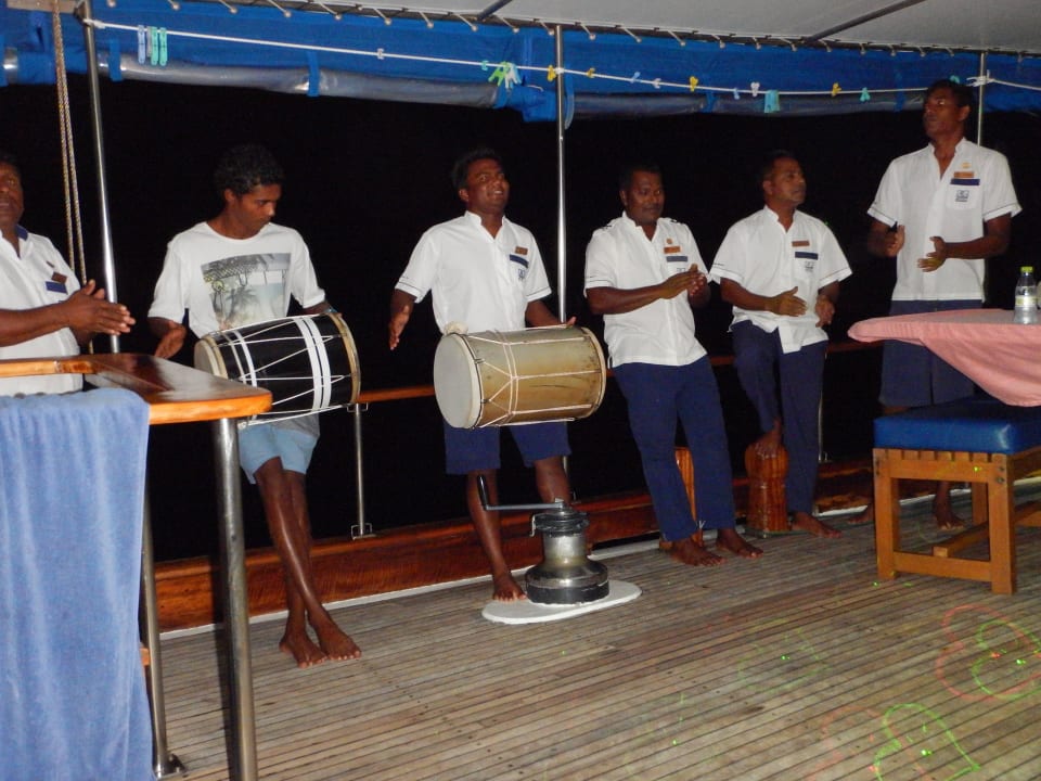 Tolle Bootscrew Meeru Maldives Resort Island